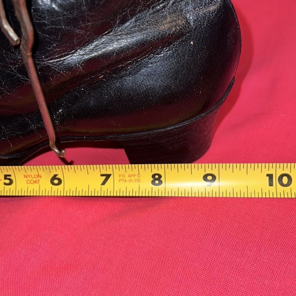 Antique children’s button up boots. Button hook attached. Black - Picture 4 of 10